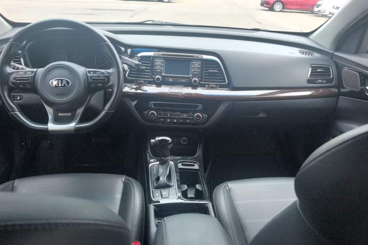 Used Kia K4 2017 1.6T Automatic T-DLX Turbo Interior 3