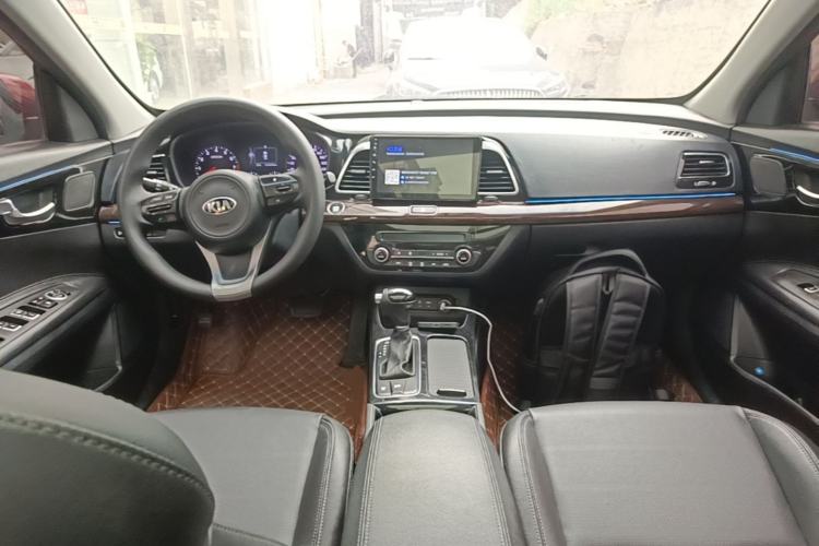 Used Kia K4 2017 1.8L Automatic GLS Special Center Console