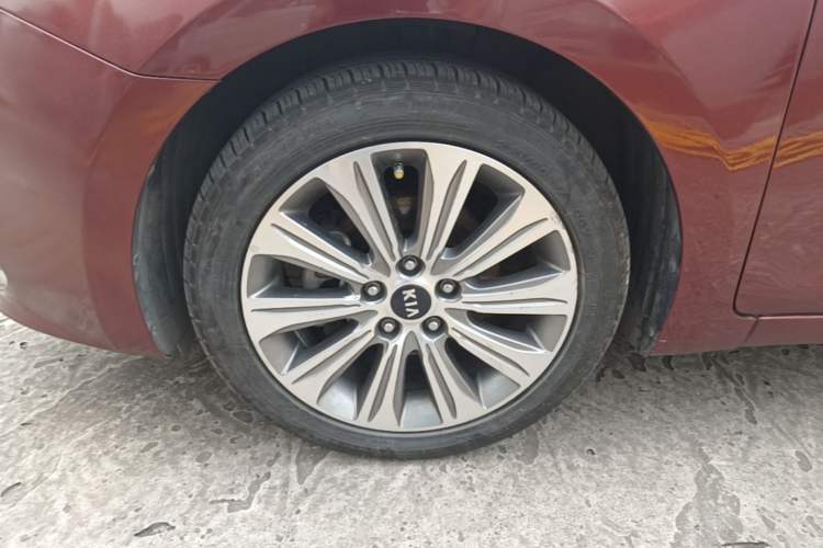 Used Kia K4 2017 1.8L Automatic GLS Special Left Front Wheel Hub