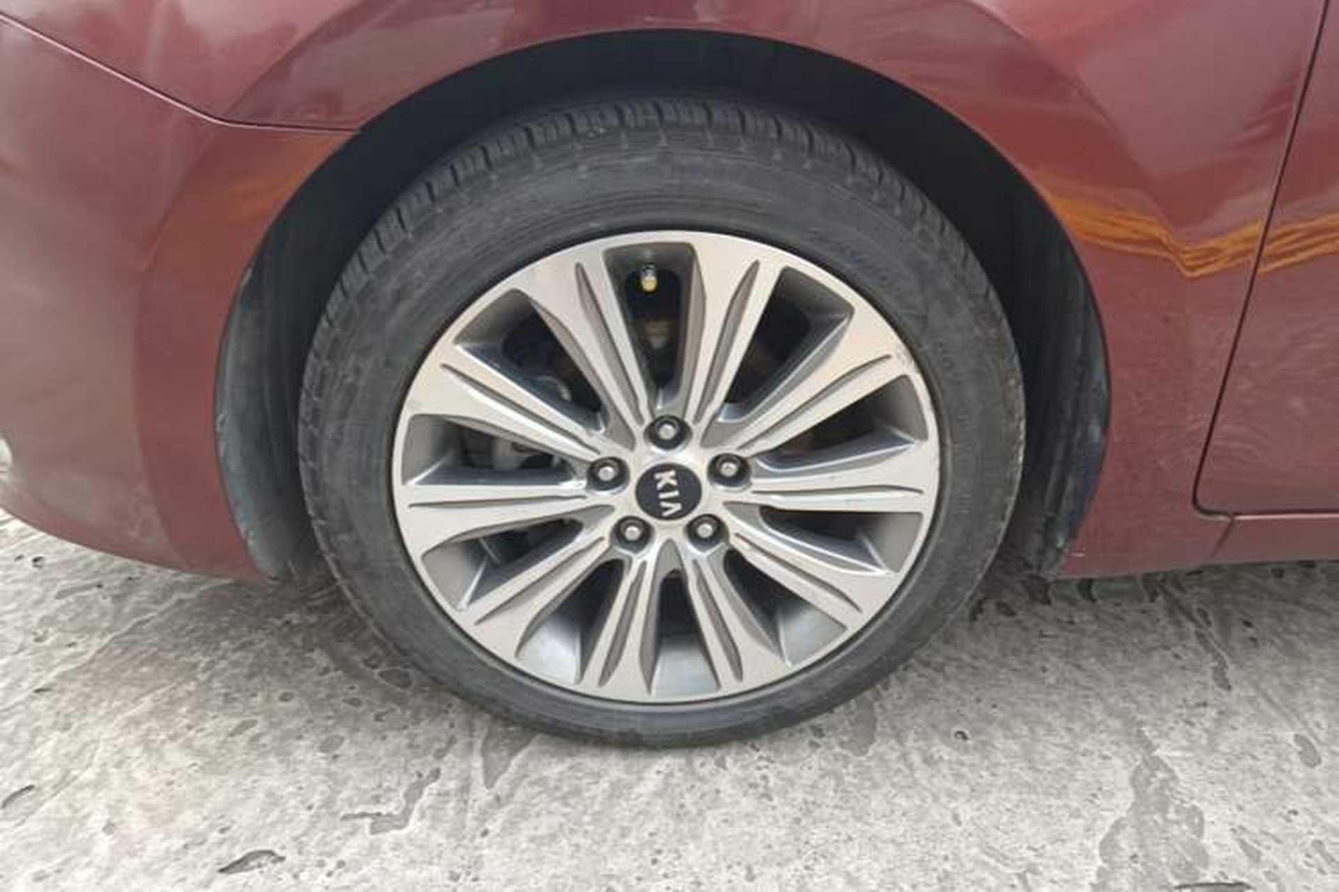 Used Kia K4 2017 1.8L Automatic GLS Special Left Front Wheel Hub