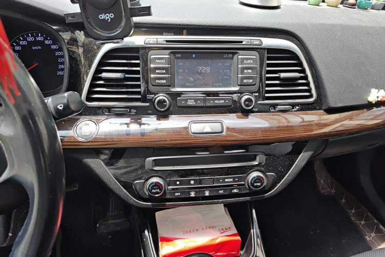 Used Kia K4 2017 1.6T Automatic T-DLX Turbo Audio And AC Panel