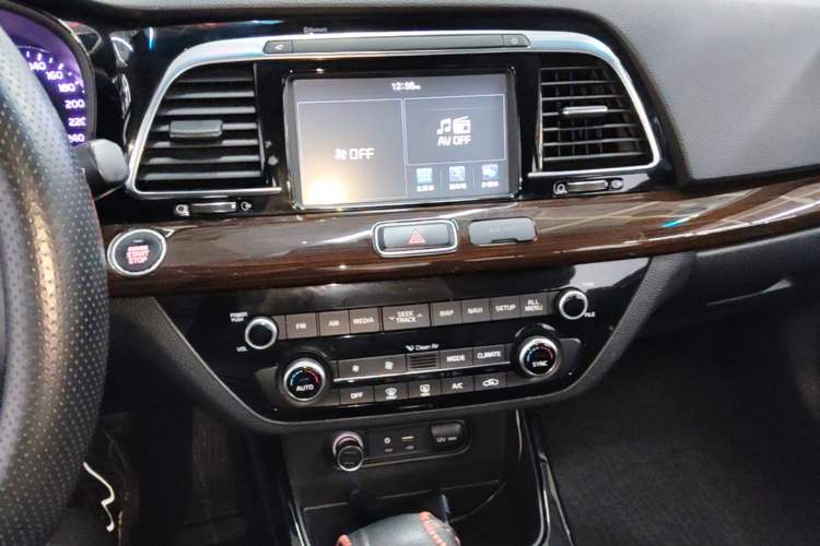Used Kia K4 2017 1.8L Automatic DLX Special Audio And AC Panel