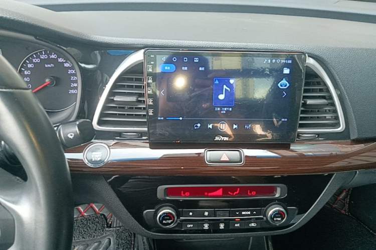 Used Kia K4 2017 1.6T Automatic T-DLX Turbo Audio And AC Panel