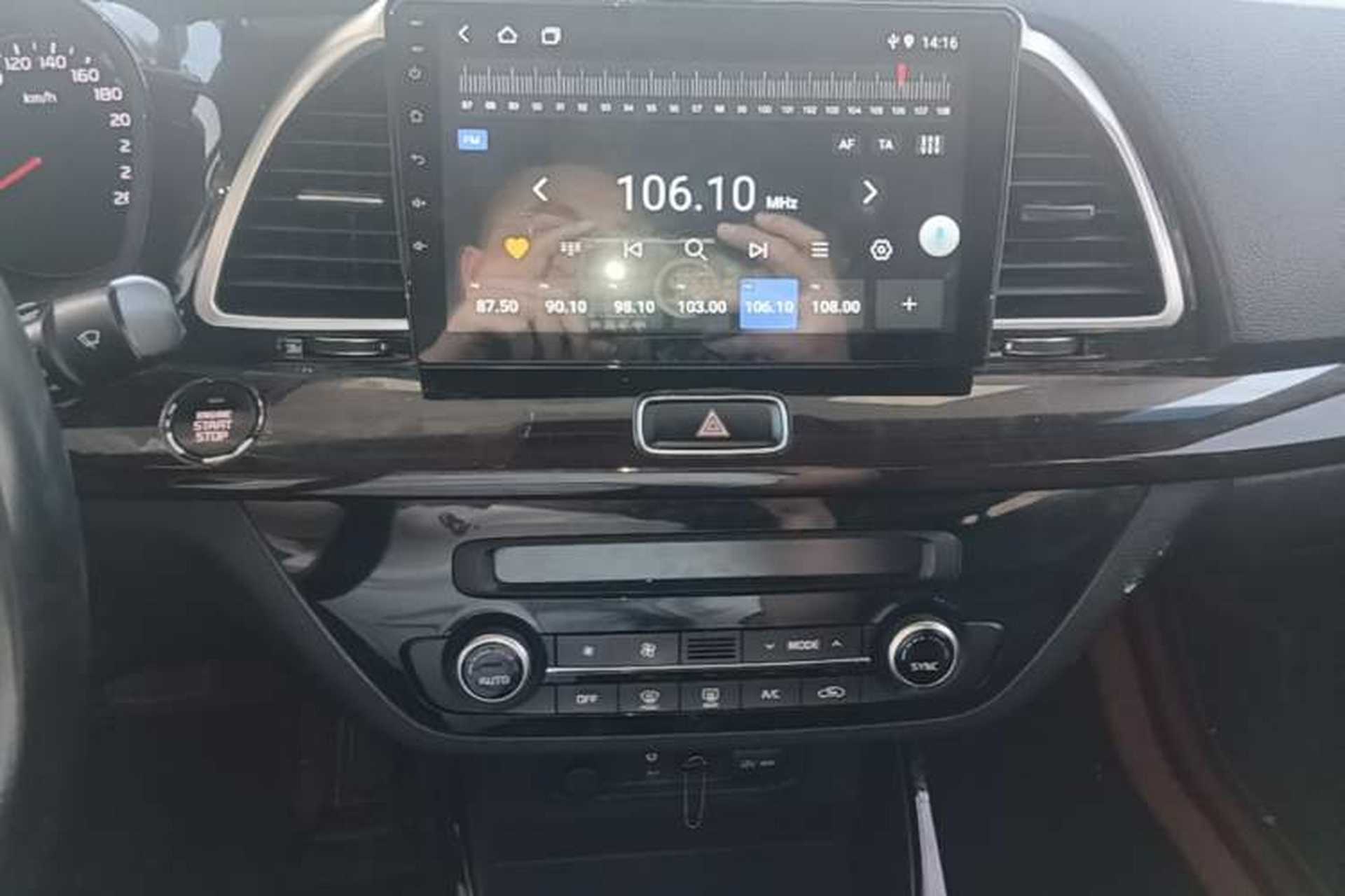 Used Kia K4 2017 1.6T Automatic T-DLX Turbo Audio And AC Panel