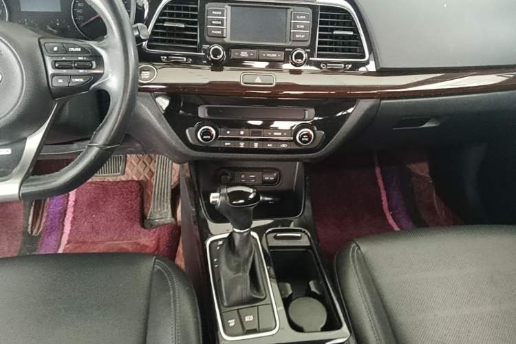 Used Kia K4 2017 1.6T Automatic T-DLX Turbo Audio And AC Panel