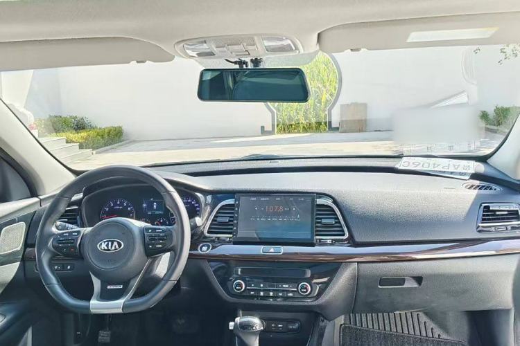 Used Kia K4 2017 1.6T Automatic T-DLX Turbo Audio And AC Panel