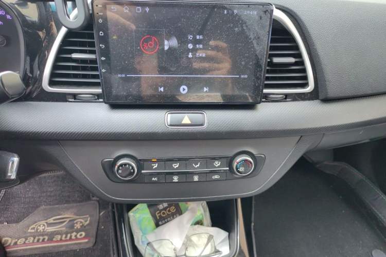 Used Kia K4 2017 1.6T Automatic T-GLS Special Audio And AC Panel
