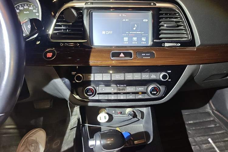 Used Kia K4 2017 1.8L Automatic DLX Special Audio And AC Panel