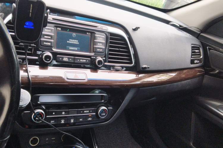 Used Kia K4 2017 1.6T Automatic T-DLX Turbo Audio And AC Panel