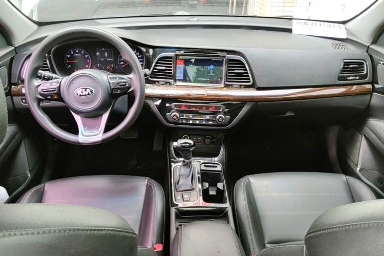 Used Kia K4 2017 1.8L Automatic GLS Special Center Console