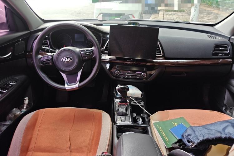Used Kia K4 2017 1.8L Automatic GLS Special Center Console