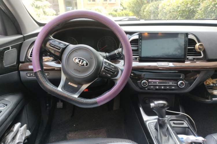 Used Kia K4 2017 1.6T Automatic T-DLX Turbo Center Console
