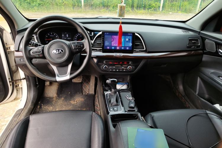 Used Kia K4 2017 1.8L Automatic GLS Special Center Console