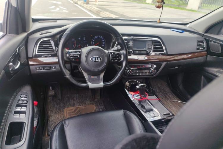 Used Kia K4 2017 1.6T Automatic T-DLX Turbo Center Console