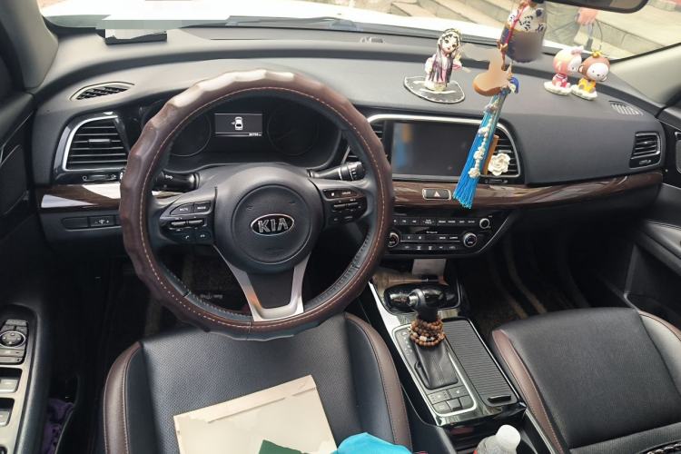 Used Kia K4 2017 1.8L Automatic DLX Special Center Console