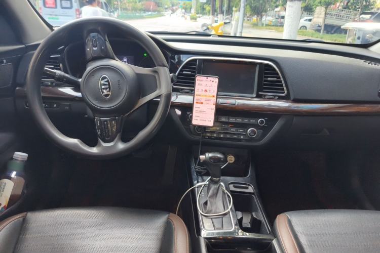 Used Kia K4 2017 1.8L Automatic GLS Special Center Console