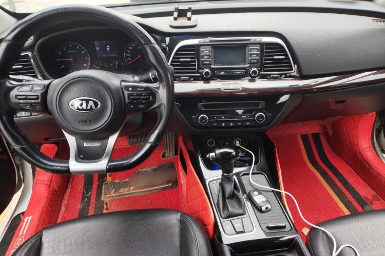 Used Kia K4 2017 1.6T Automatic T-DLX Turbo Center Console