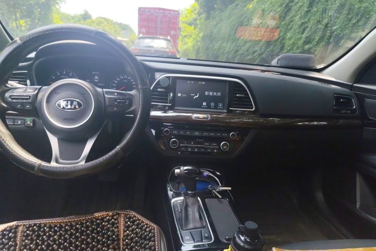 Used Kia K4 2017 1.8L Automatic GLS Special Center Console