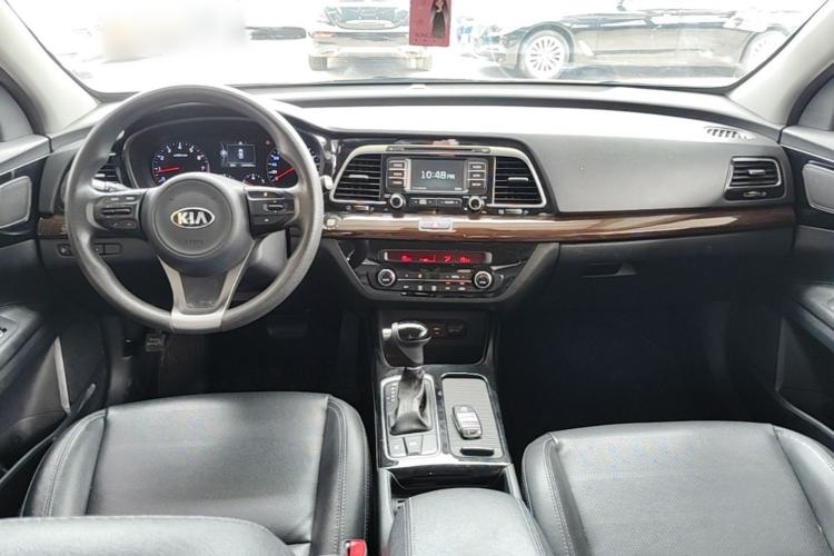 Used Kia K4 2017 1.8L Automatic GLS Special Center Console
