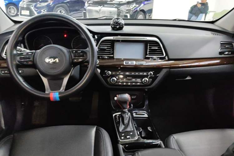 Used Kia K4 2017 1.8L Automatic DLX Special Center Console