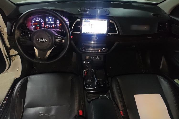 Used Kia K4 2017 1.8L Automatic GLS Special Center Console