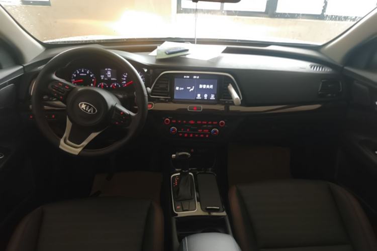 Used Kia K4 2017 1.8L Automatic GLS Special Center Console