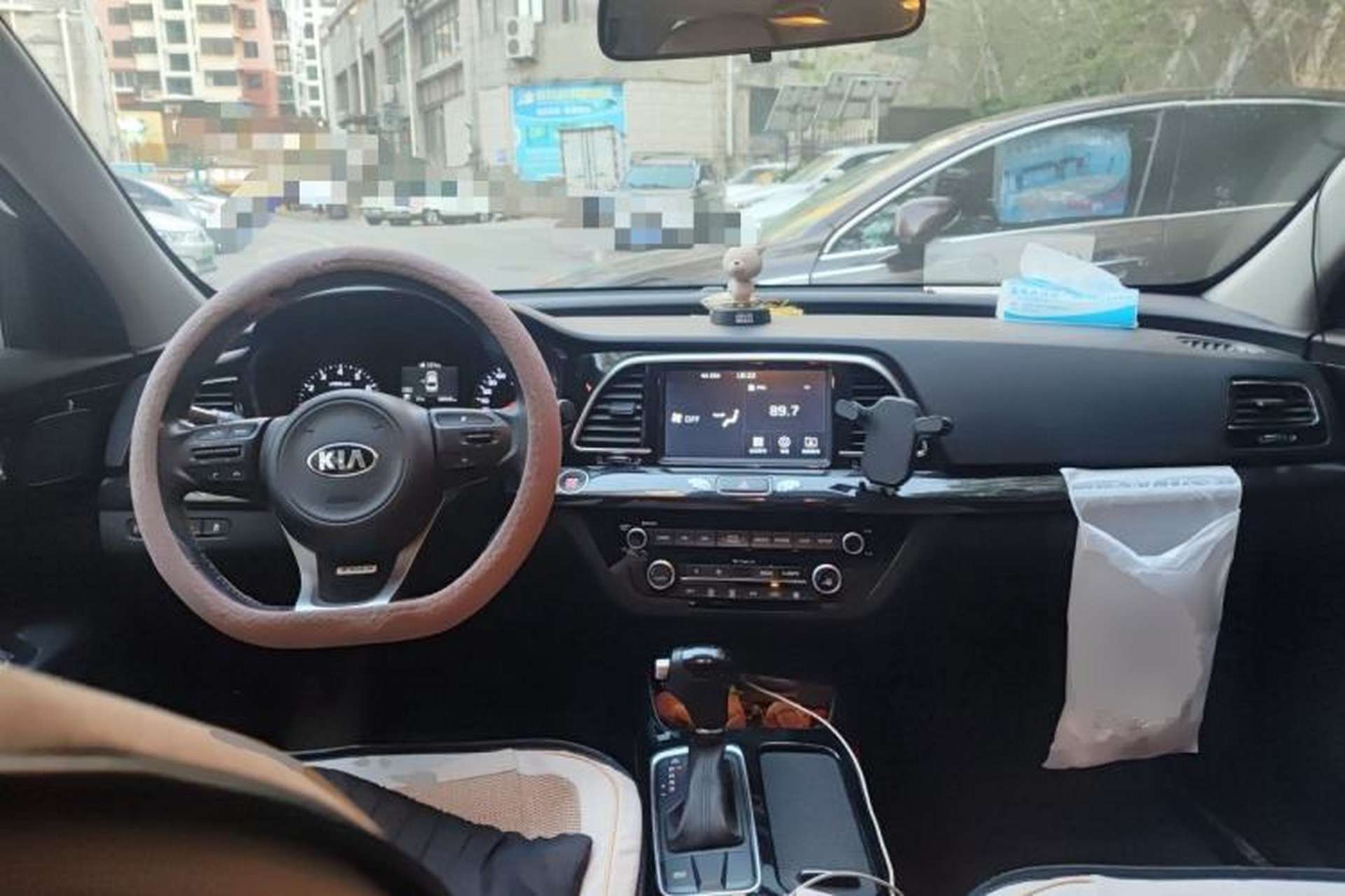 Used Kia K4 2017 1.6T Automatic T-DLX Turbo Center Console