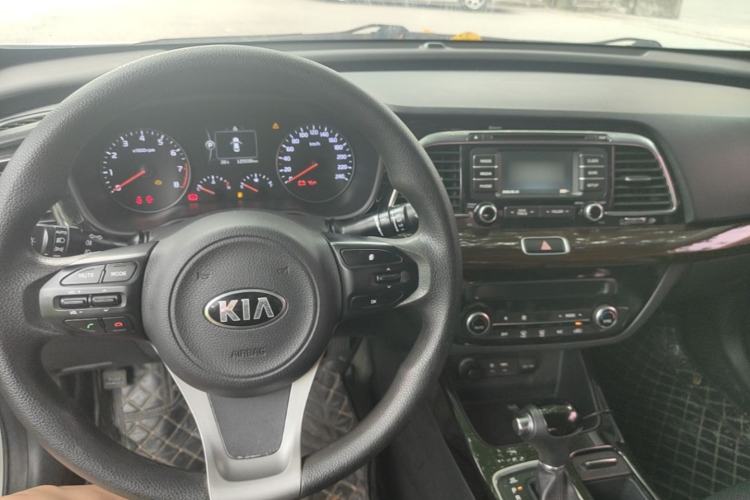 Used Kia K4 2017 1.8L Automatic GLS Special Center Console