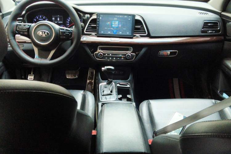 Used Kia K4 2017 1.8L Automatic GLS Special Center Console