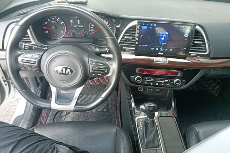 Used Kia K4 2017 1.6T Automatic T-DLX Turbo Center Console