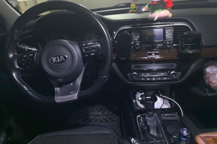 Used Kia K4 2017 1.6T Automatic T-DLX Turbo Center Console