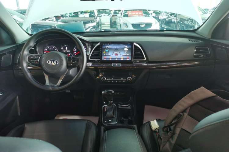 Used Kia K4 2017 1.8L Automatic GLS Special Center Console