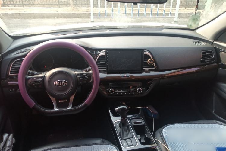Used Kia K4 2017 1.6T Automatic T-DLX Turbo Center Console