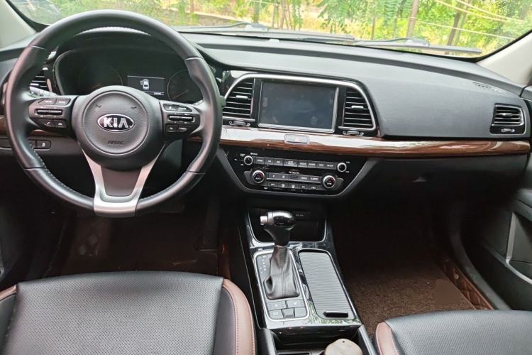 Used Kia K4 2017 1.8L Automatic GLS Special Center Console