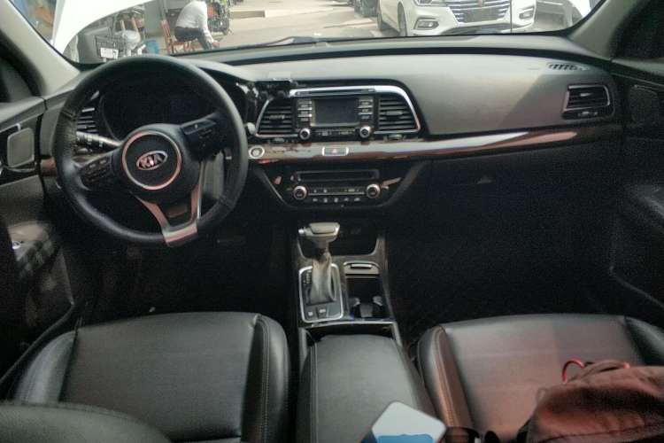 Used Kia K4 2017 1.8L Automatic GLS Special Center Console