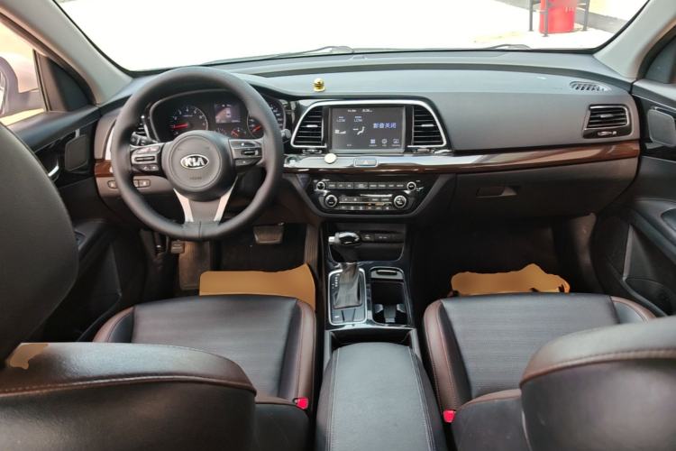 Used Kia K4 2017 1.8L Automatic GL Center Console
