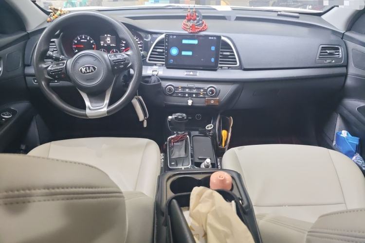 Used Kia K4 2017 1.8L Automatic GL Center Console