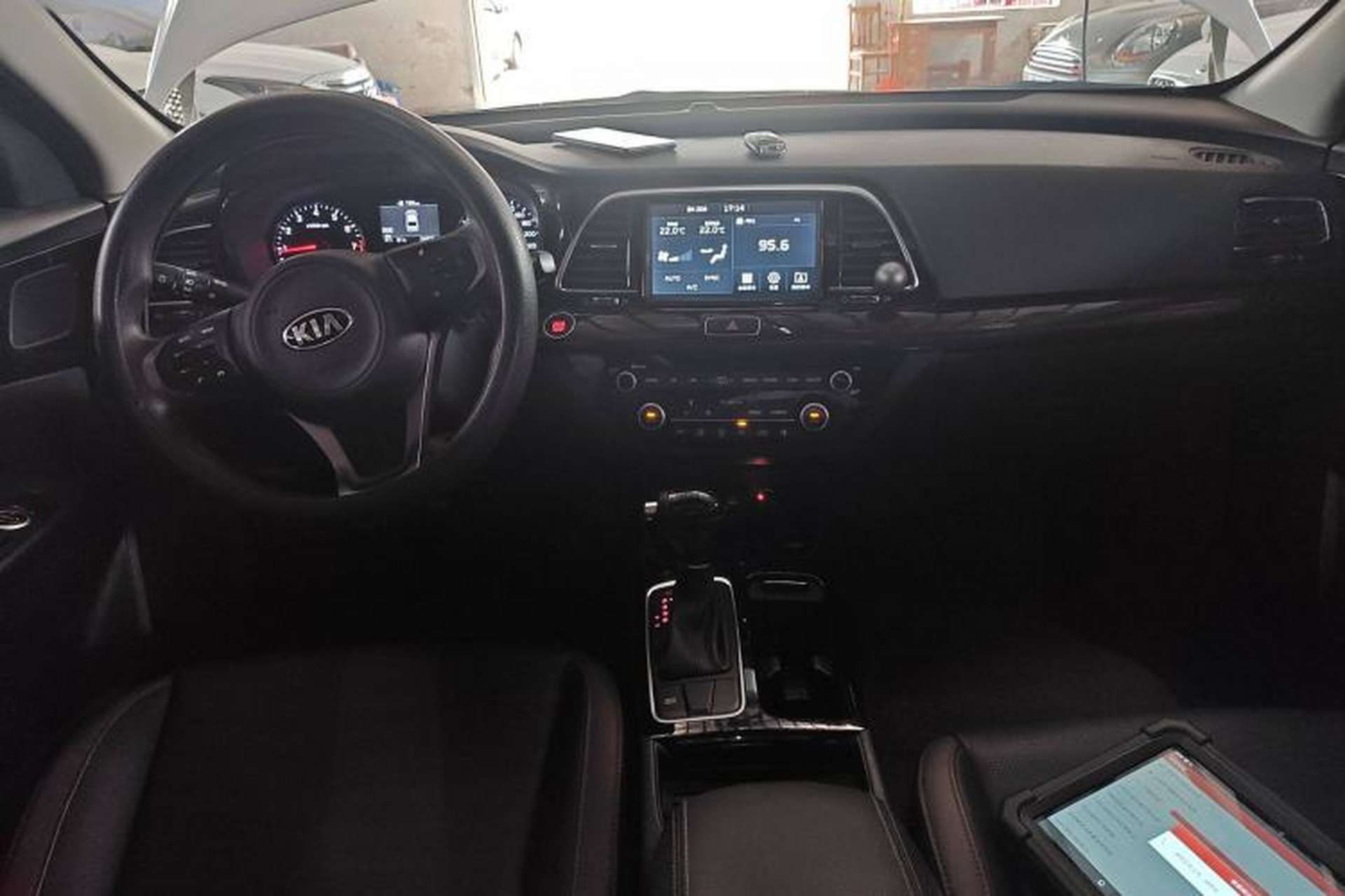Used Kia K4 2017 1.8L Automatic GLS Special Center Console
