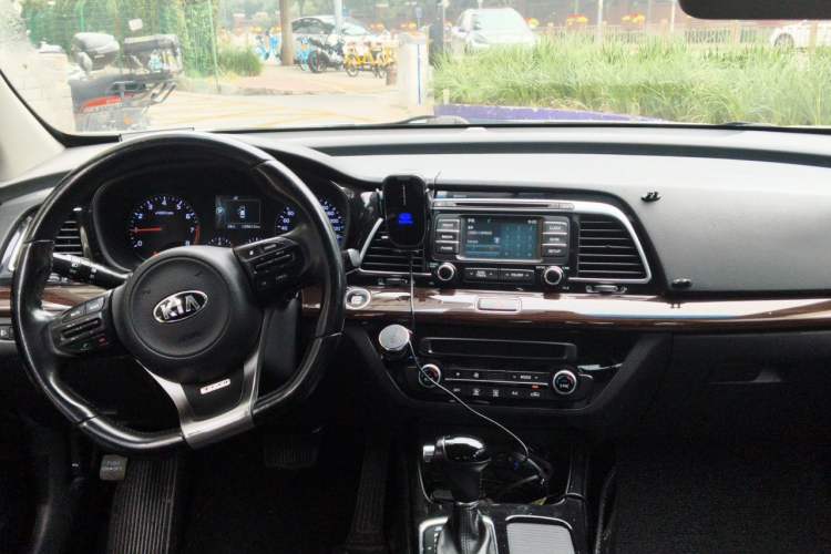 Used Kia K4 2017 1.6T Automatic T-DLX Turbo Center Console