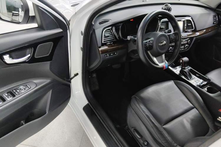 Used Kia K4 2017 1.8L Automatic DLX Special Driver Seat