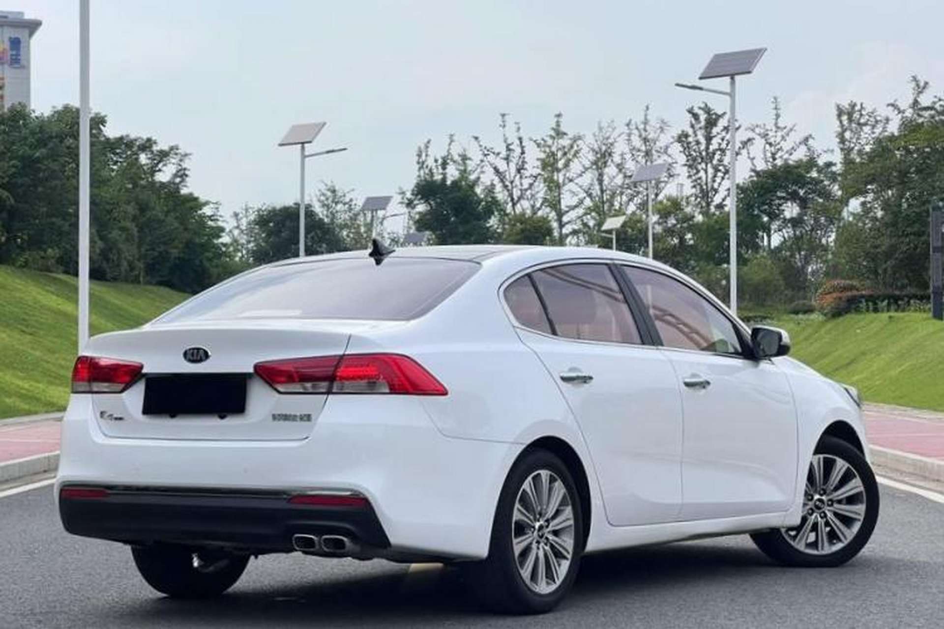 Used Kia K4 2017 1.6T Automatic T-DLX Turbo Exterior 9