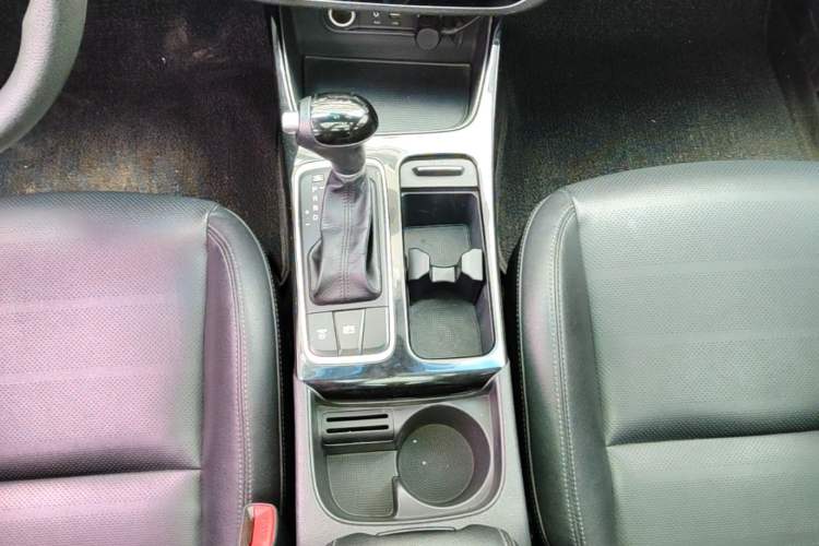 Used Kia K4 2017 1.8L Automatic GLS Special Gear Lever