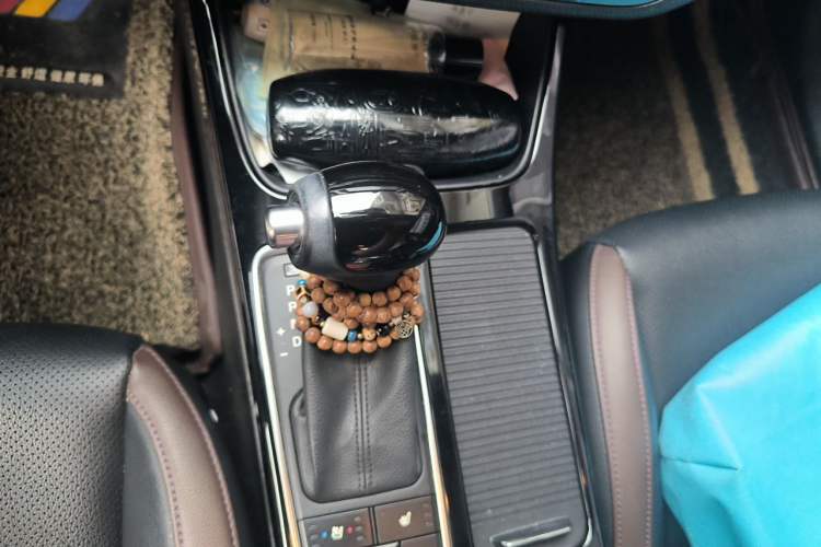 Used Kia K4 2017 1.8L Automatic DLX Special Gear Lever