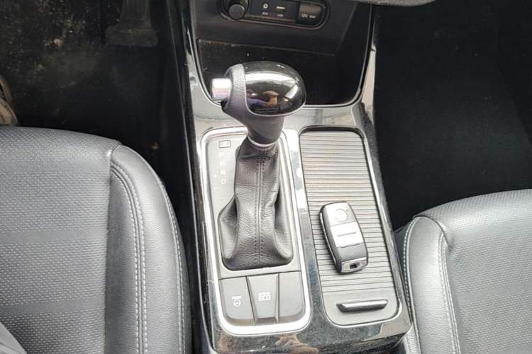 Used Kia K4 2017 1.8L Automatic GLS Special Gear Lever