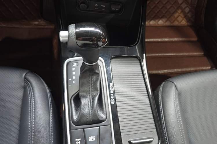 Used Kia K4 2017 1.8L Automatic GLS Special Gear Lever