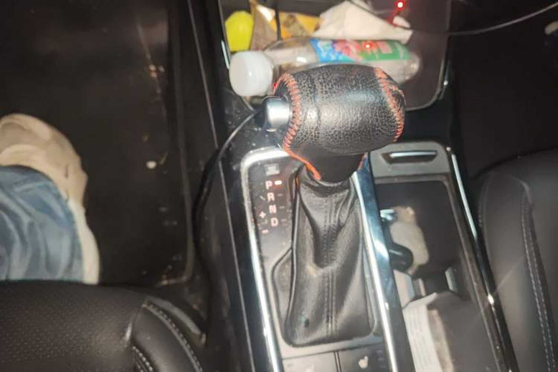Used Kia K4 2017 1.8L Automatic DLX Special Gear Lever