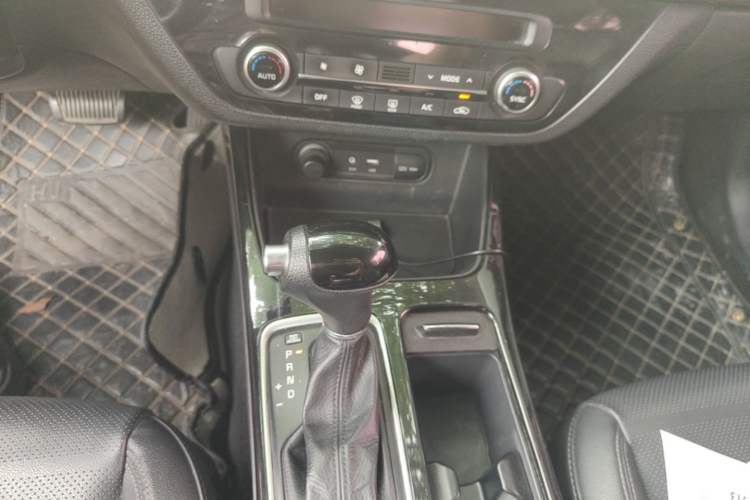 Used Kia K4 2017 1.8L Automatic GLS Special Gear Lever