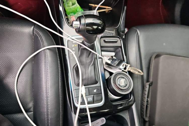 Used Kia K4 2017 1.8L Automatic DLX Special Gear Lever