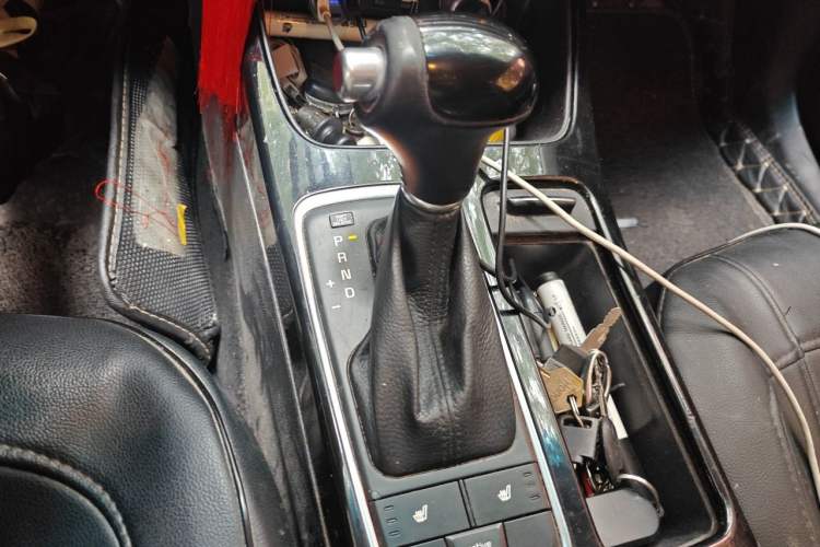 Used Kia K4 2017 1.8L Automatic DLX Special Gear Lever
