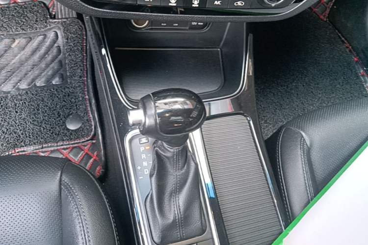 Used Kia K4 2017 1.6T Automatic T-DLX Turbo Gear Lever